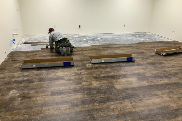 putting-down-laminate-flooring-2025-03-11-03-01-13-utc